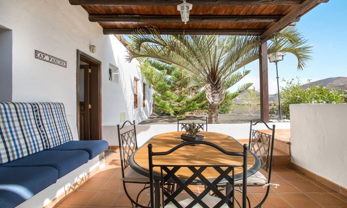 Tinajo Apartamento | Apartamento Rural "Pancho" con Patio, Vistas al Volcán y Wi-Fi