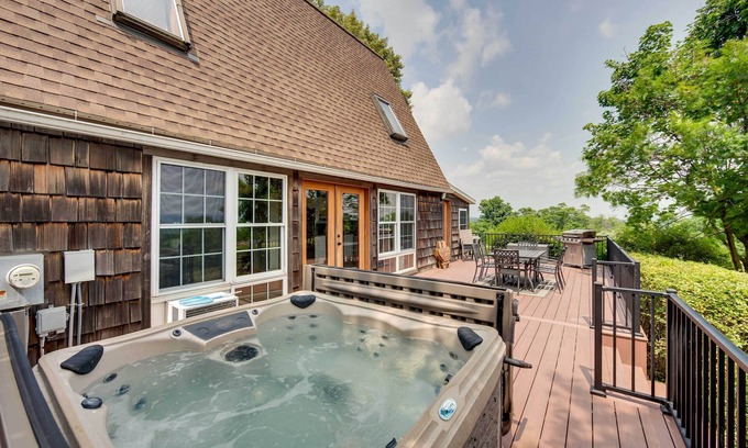 Mount Pleasant Mills Cabina | Rural Dutch Country Retreat - Private Hot Tub