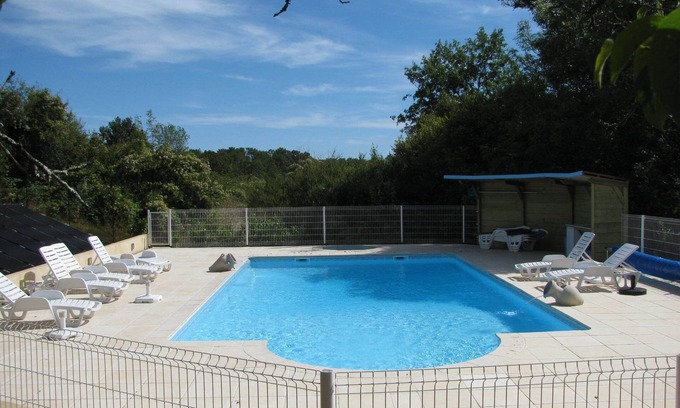 Chalais Cabaña | Rural family cottage sleeps 6 with own pool, terrace & garden, ping-pong table.