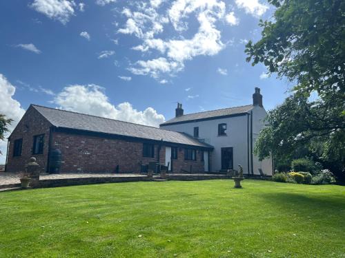 Churchtown Casa | Rural Family Farmhouse with Countryside views