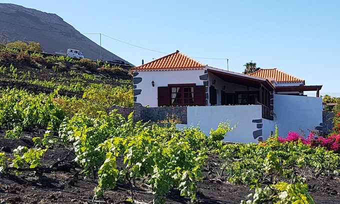 Los Quemados Cabaña | Casa Rural en Fuencaliente, con bellas vistas al mar y a la montaña