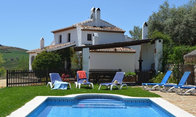 Antequera Cabaña | CASA RURAL 8 personaRODEADA DE NATURALEZA Y TRANQUILIDAD 4 DORMITORIOS Y 4 BAÑOS