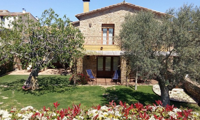 Sant Feliu de Boada Casa | Casa Rural en la Costa Brava 2/4 PAX