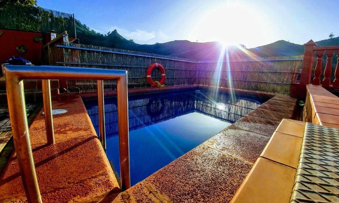 Tegueste Cabaña | Casa rural en un valle con vistas al mar y piscina.