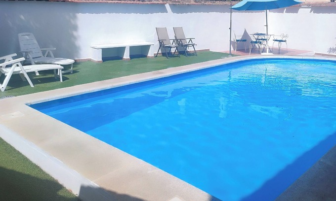 Pinos Puente Cabaña | Casa Rural próxima a Granada. Piscina privada, barbacoa y chimenea.