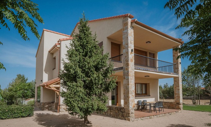 Torrecaballeros Casa | Rural House 'Rural Torrecaballeros' with Mountain View, Private Pool and Wi-Fi