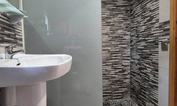 Deltebre Cabaña | Casa rural con piscina privada, aparcamiento y Wi-Fi en el corazón del Delta del Ebro