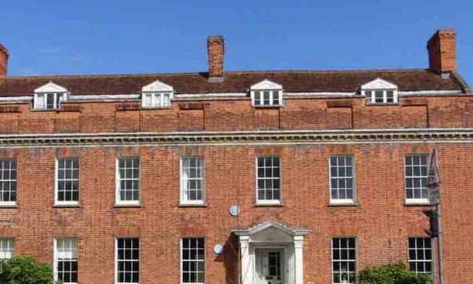 Tolleshunt D'Arcy Casa | Rural Mansion in picturesque countryside 1 Hour from Central London.
