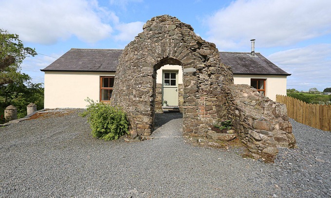 Newtownards Casa | Rural old Windmill Located in the Beautiful Northern Irish Countryside