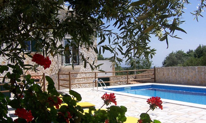 Moita Santa de Baixo Villa | Villa rural tranquila con piscina privada en campo virgen