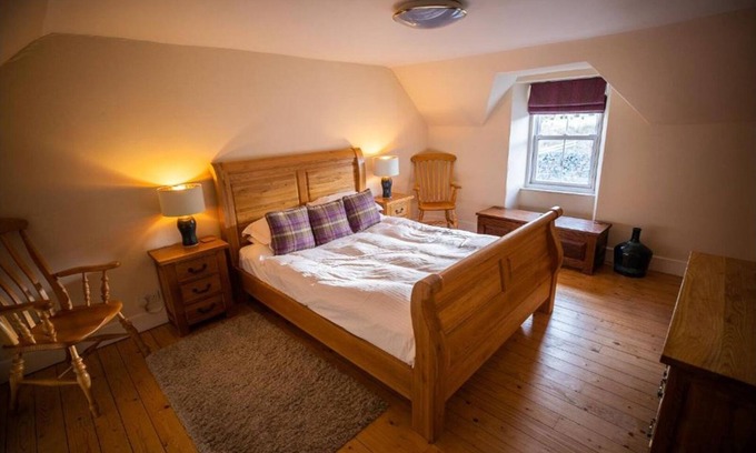 Aberfeldy Cabaña | Rural retreat with 3 double bedrooms. Access via 1 mile of bumpy farm track.