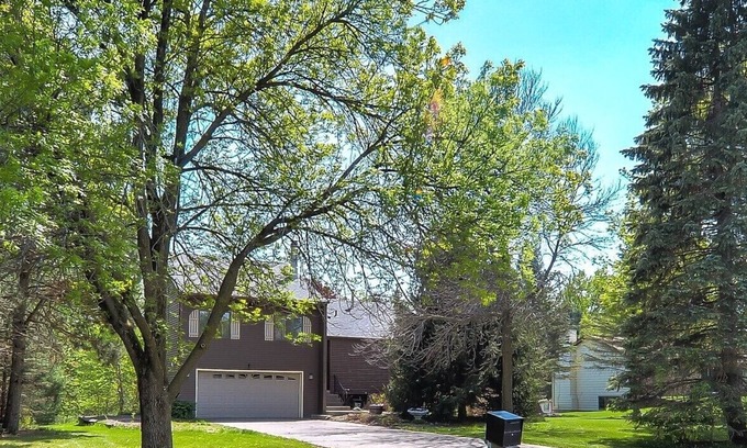 Lake Elmo Casa | Rural Setting with wildlife viewing, 10 mins to Saint Paul