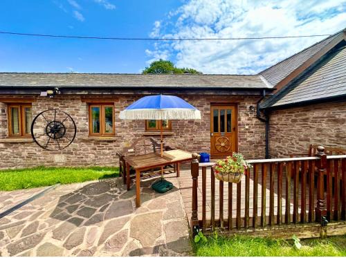 Usk Casa | RURAL stone barn with Log Burner, tranquil setting