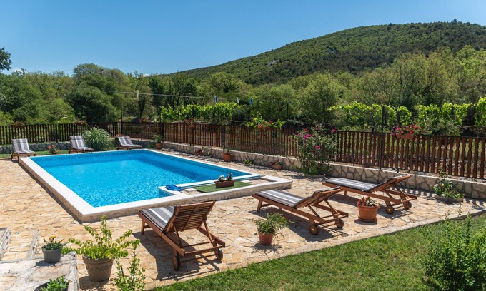 Perkovic Casa | Casa rural con piscina en el campo de Šibenik