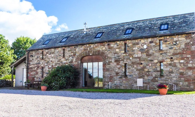 Penrith Casa | RUSBY BARN, pet friendly, character holiday cottage in Langwathby