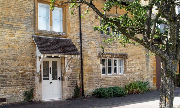 Moreton-in-Marsh Cabaña | RUSKIN HOUSE, family friendly, with a garden in Moreton-In-Marsh