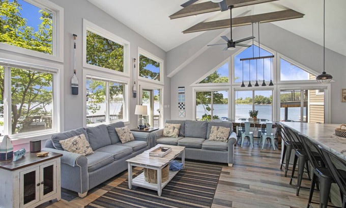 Sister Lakes Casa | Rusted Anchor · 7 bedroom gem in Sister Lakes