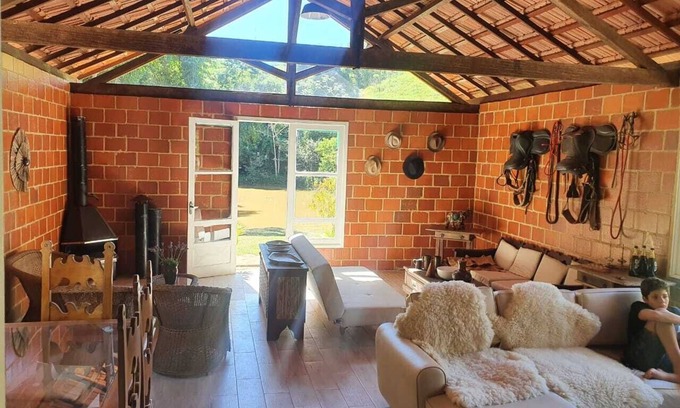 Comendador Levy Gasparian Casa | Rustic site with lakes