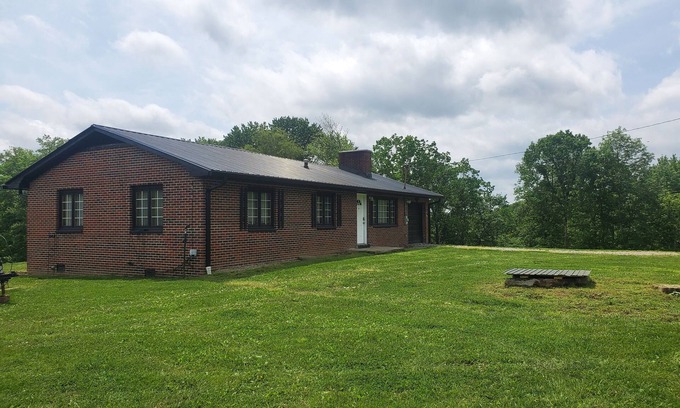 Clendenin Otro | Rustic 3 Bedroom House- Classic West Virginia Mountain View