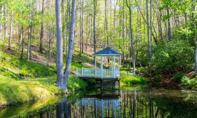 Hendersonville Casa | Rustic 3BR w/ Private Pond + Firepit~Near Trails