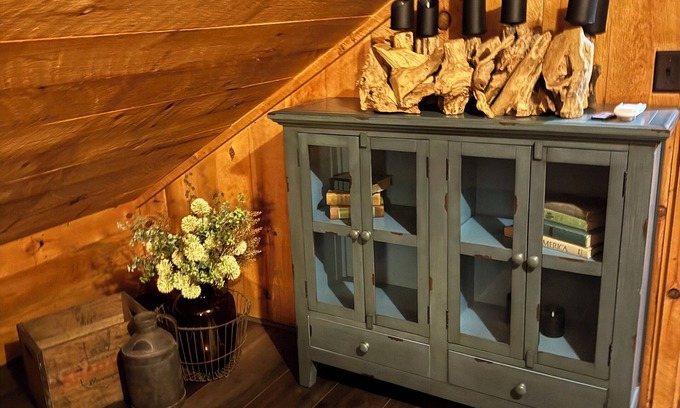 Pembina County Casa | Rustic 5 Bedroom Gorge River Resort