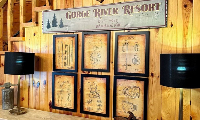 Pembina County Casa | Rustic 5 Bedroom Gorge River Resort