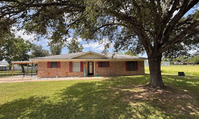 Burton Casa | Rustic Anchor Retreat- Charming Large Two bedroom house in the country.