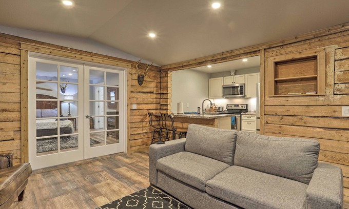South Addition Apartamento | Rustic Anchorage Hideaway: Walk to Coastal Trail!
