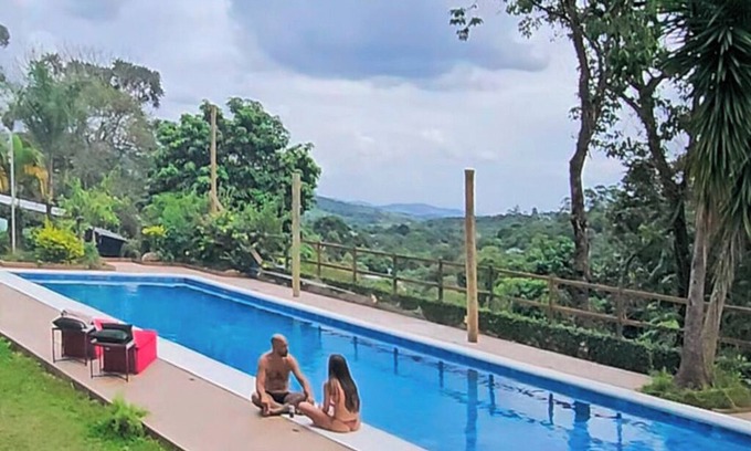 Mairipora Chalet De Esquí | Rustic and cozy little castle chalet with pool, fireplace and night cinema!