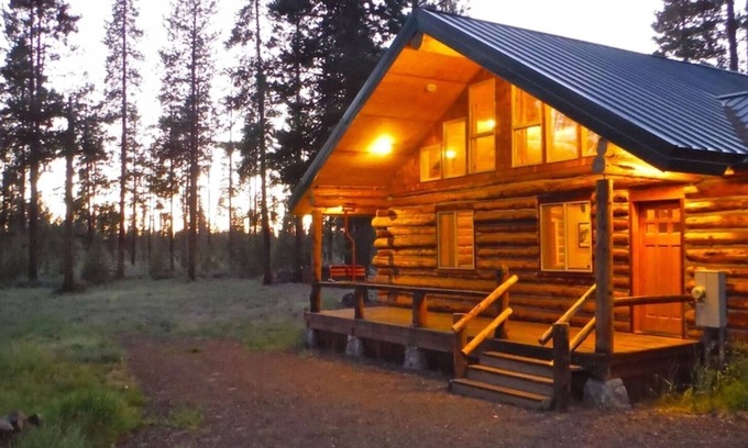 La Pine Cabina | Rustic and cozy log home, Room for the entire family.