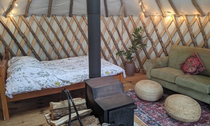 Dedham Apartamento | Rustic and cozy yurt on a farm