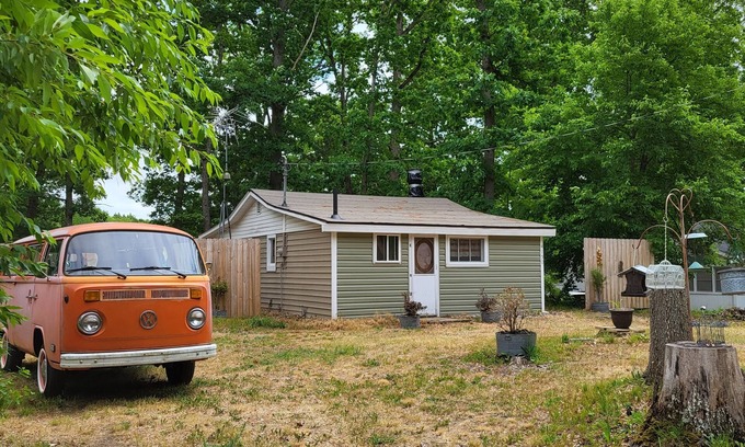 Harrison Cabina | Rustic and Eclectic open floor Plan Cabin with Canal view In Cranberry lake 😋.