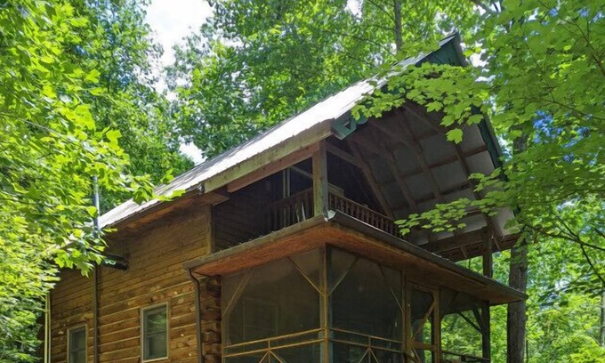 Taswell Casa | Rustic and Secluded Hansel & Gretal Cabin on 86 Ac