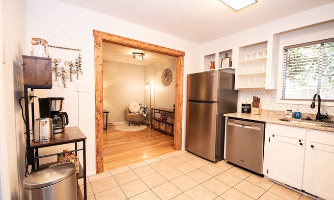 Warner Robins Casa | Rustic and Serene Home, 3BR, King Bed, Near RAFB