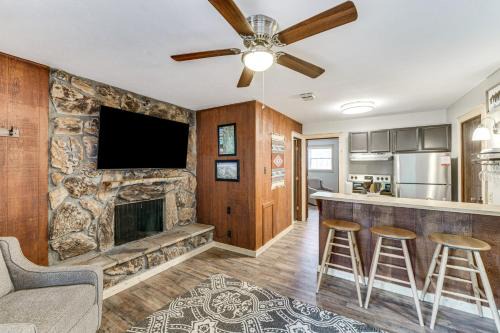 Angel Fire Apartamento | Rustic Angel Fire Condo Resort Shuttle On-Site!