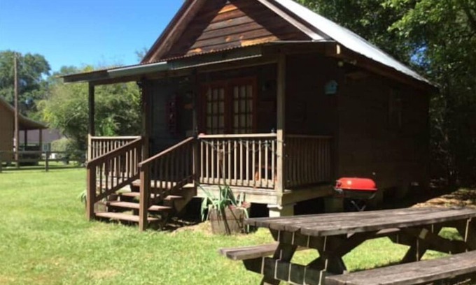 Bogalusa Cabina | Rustic Backyard Lumberjack Cabin