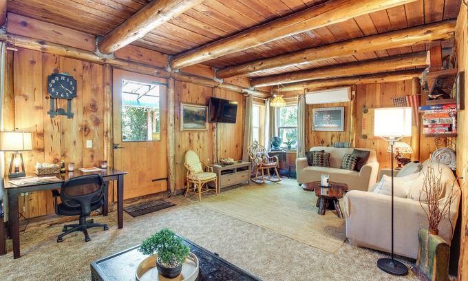 Bandon Cabina | ¡Cabaña rústica de Bandon en 5 acres de bosques!