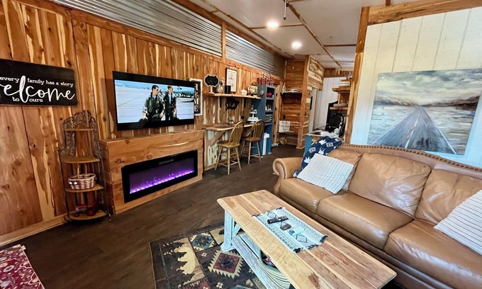 Readyville Casa | Rustic Barnsuite on the Farm - 2 Suites