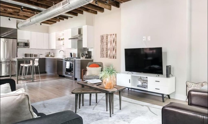Over-the-Rhine Apartamento | RUSTIC BEAUTY/Walk to TQL Stadium/Market/