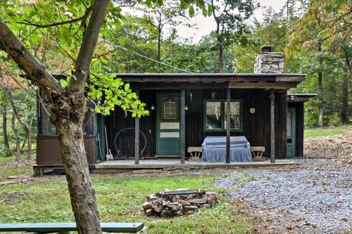 Buffalo Mills Casa | Rustic Bedford Cabin Near Hunting and Fishing