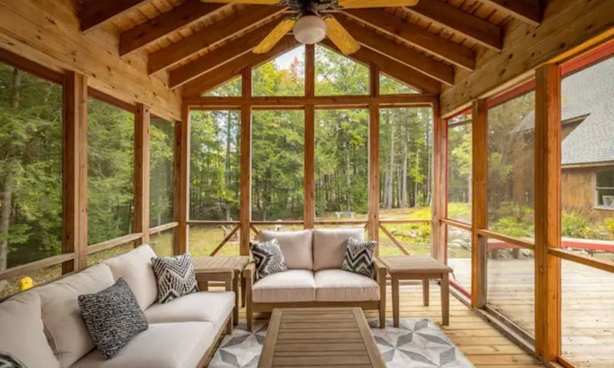 Elkins Casa | Rustic Big Red Cottage near Sunapee