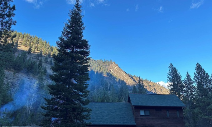 Superior Cabina | Rustic Big Sky "Cabin"
