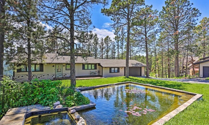 Colonial Pine Hills Casa | Rustic Black Hills Retreat with Expansive Views