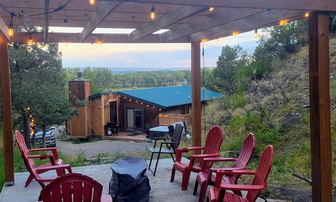 Edgar Cabina | Rustic Bliss at Montana's Secluded Hideaway