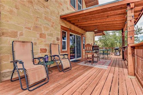 Oatmeal Casa | RUSTIC BLUEBONNET CABIN With VIEW BY HIDDEN FALL PARK