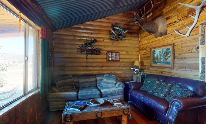 South Fork Cabina | Rustic bunk house surrounded by beauty w/ fully equipped kitchen & free WiFi