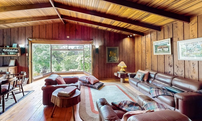 San José de la Montaña Cabina | Rustic Cabin W/ High-Speed WiFi, Full Kitchen, Great Views, Large Deck & More
