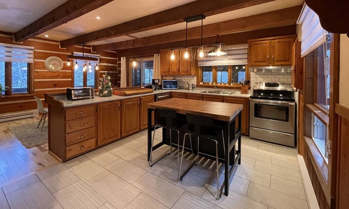 Saint-Faustin-Lac-Carre Cabina | Rustic log cabin with fireplace.