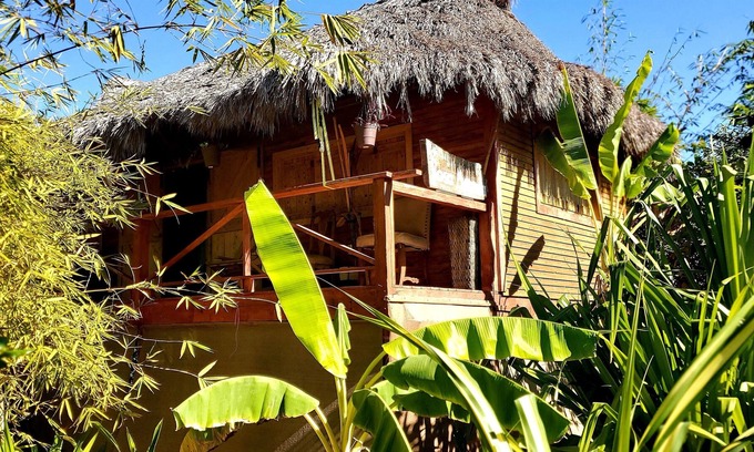Barra de Navidad Chalet De Esquí | Cabaña rústica con piscina (Primavera)
