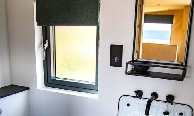 St. Andrews Cabina | Rustic cabin 6, rural stunning sea views, twin bed